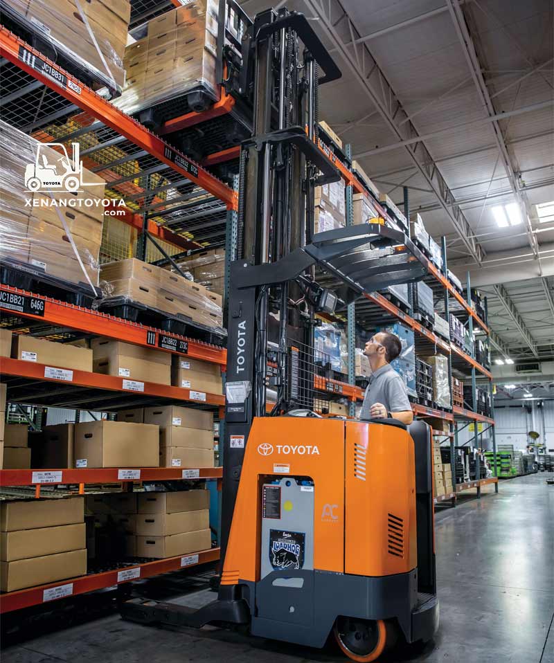 Xe nâng Reach Truck Toyota nâng cao ổn định