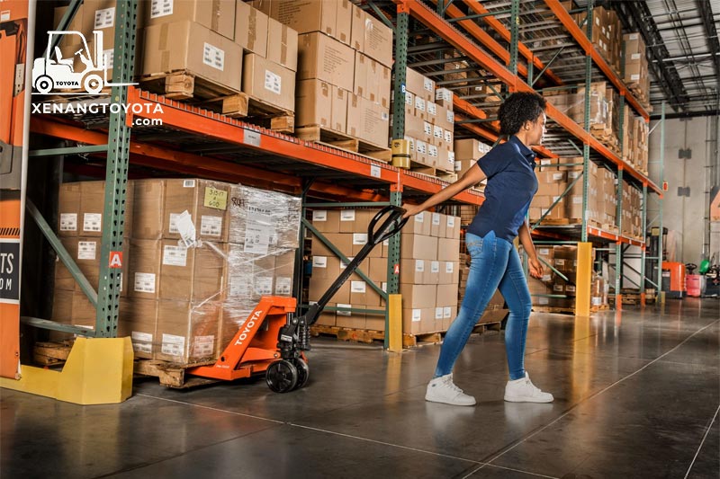 Sử dụng xe nâng bằng một tay