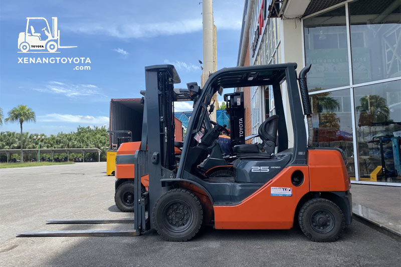 Xe nâng dầu Toyota 8FD25 cũ