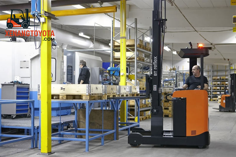 Ứng dụng xe nâng Reach Truck BT