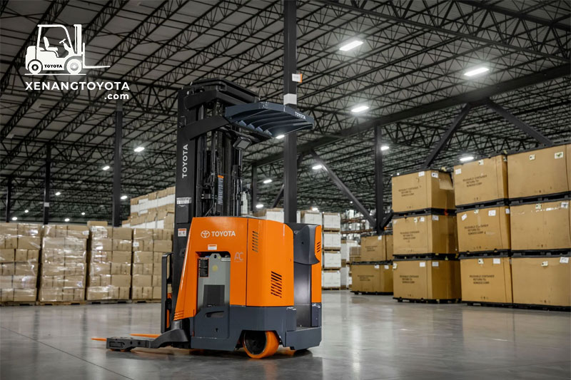 Xe nâng Reach truck Toyota
