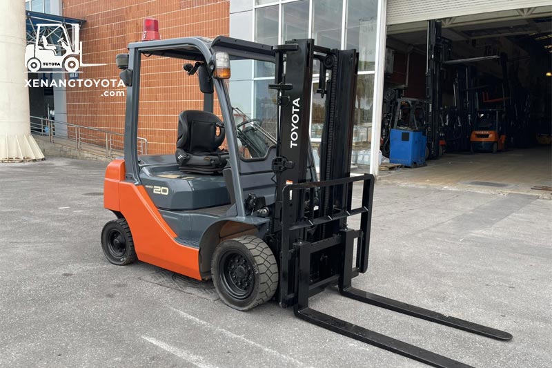 Giá xe nâng cũ phụ thuộc vào nhiều yếu tố