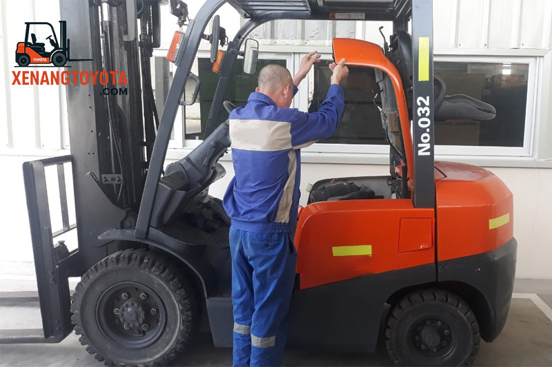 Người dùng cần lưu ý các dấu hiệu xe nâng cần sửa chữa